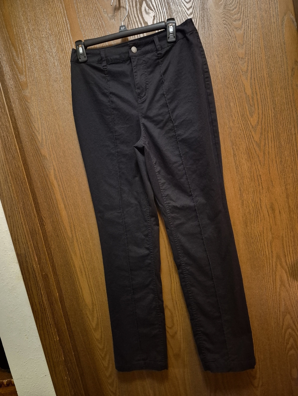 Claiborne Women's Hepburn Classic Black Straight-Leg Pants Size 6